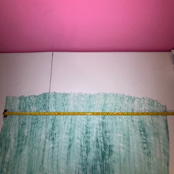 Elegant Green Scarf - Picture 3 of 7